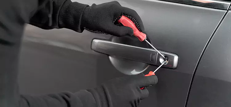 Locked Out of Car Help South Milwaukee